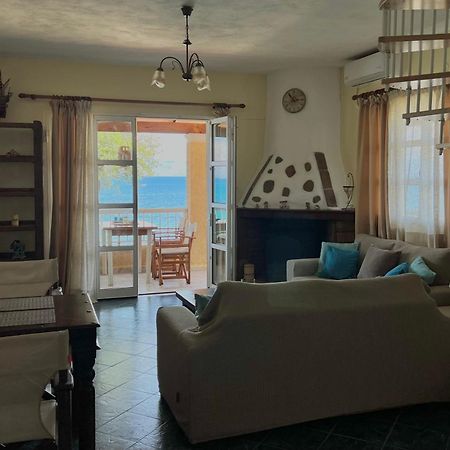 Kohyli Beachfront House Agia Pelagia Chlomou Екстериор снимка